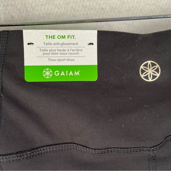 Gaiam The OM Fit Cropped Leggings women’s S in tap shoe black meadow print new - Picture 12 of 16